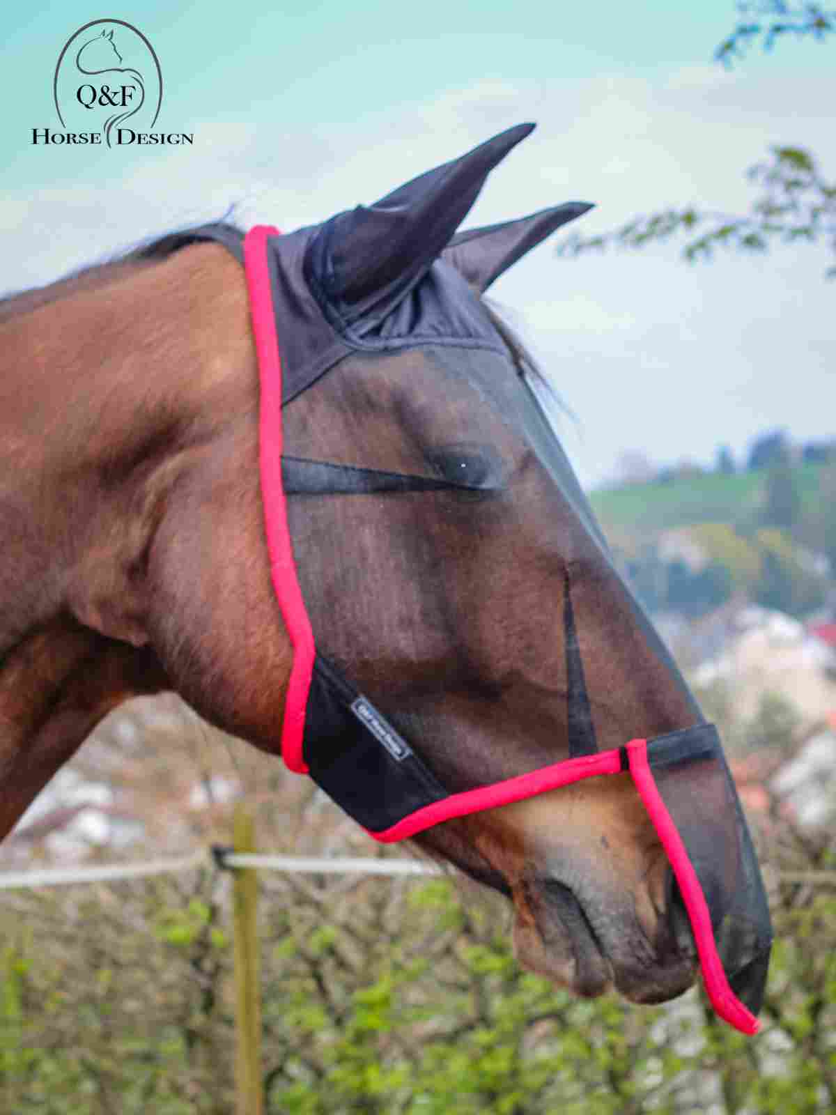 Fliegenmaske mit Ohren und Nasenteil